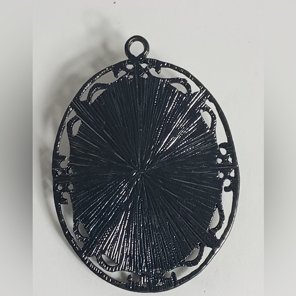 Vintage White Lily Black Cream Flower Bouquet Oval Cameo Pendant Silver Tone - Picture 5 of 5